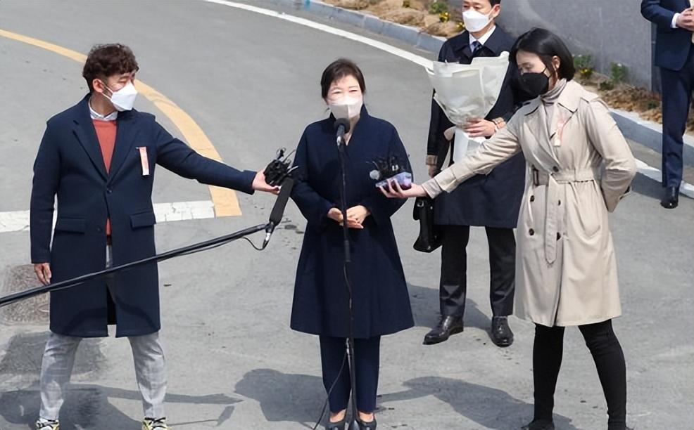 韩国宪法法院受理尹锡悦弹劾审判通知书被总统办公室退回|界面新闻 · 快讯