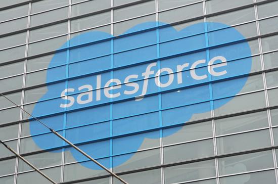 企业软件巨头Salesforce裁员1000多人，招募新员工销售AI产品